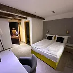 Deluxe Nortel Hotel